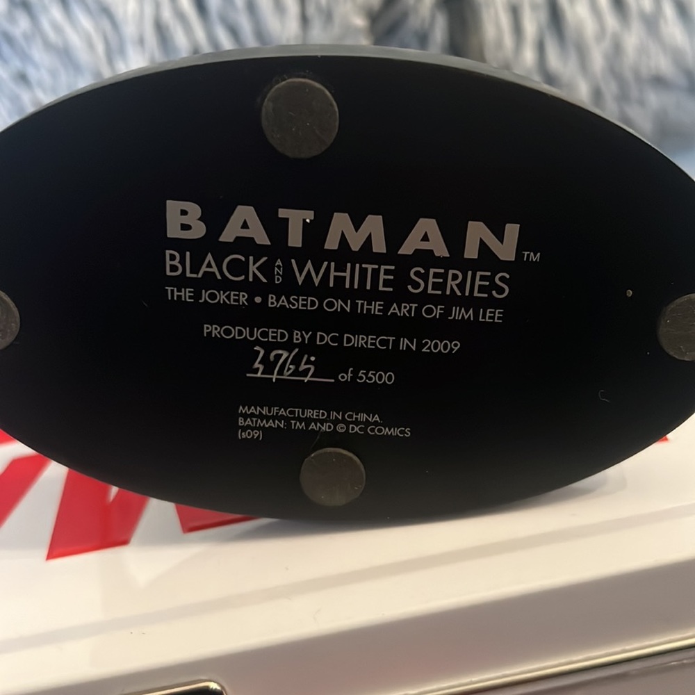 Joker Jim Lee black and white statue - Picture 8 of 8